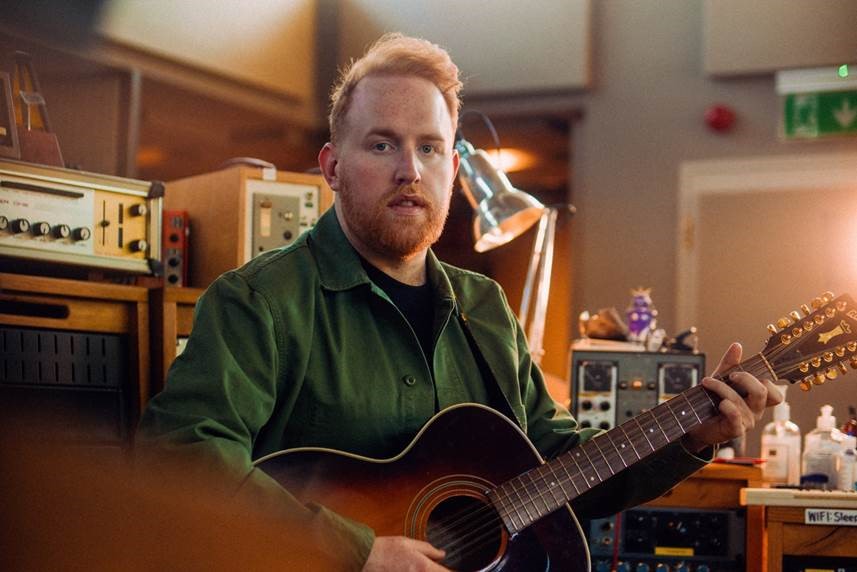 GAVIN JAMES SHARES HIS NEW SINGLE ‘SOBER’