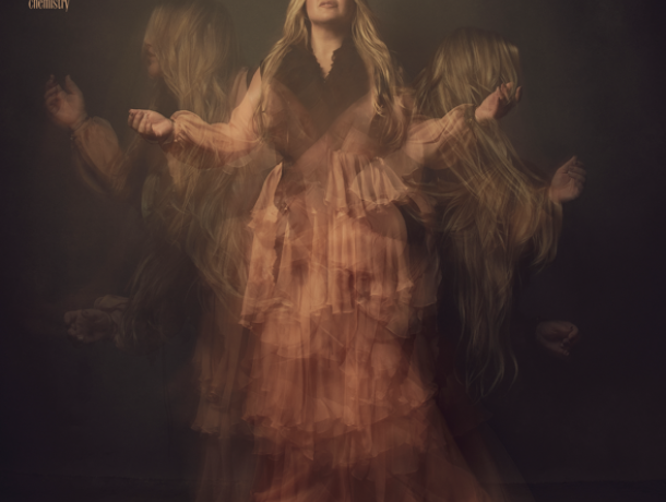 Photo of KELLY CLARKSON UNVEILS NEW SINGLES “mine” / “me”
